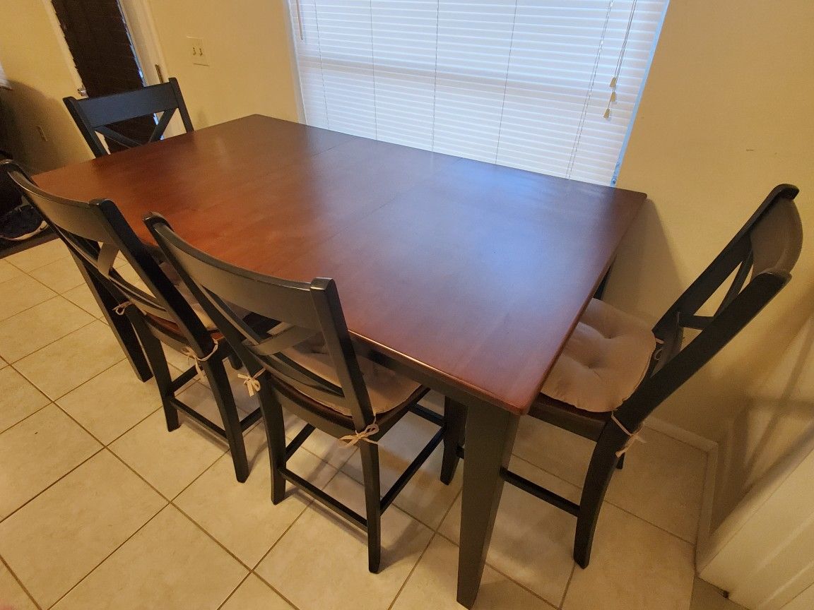 Dining table with 4 chair