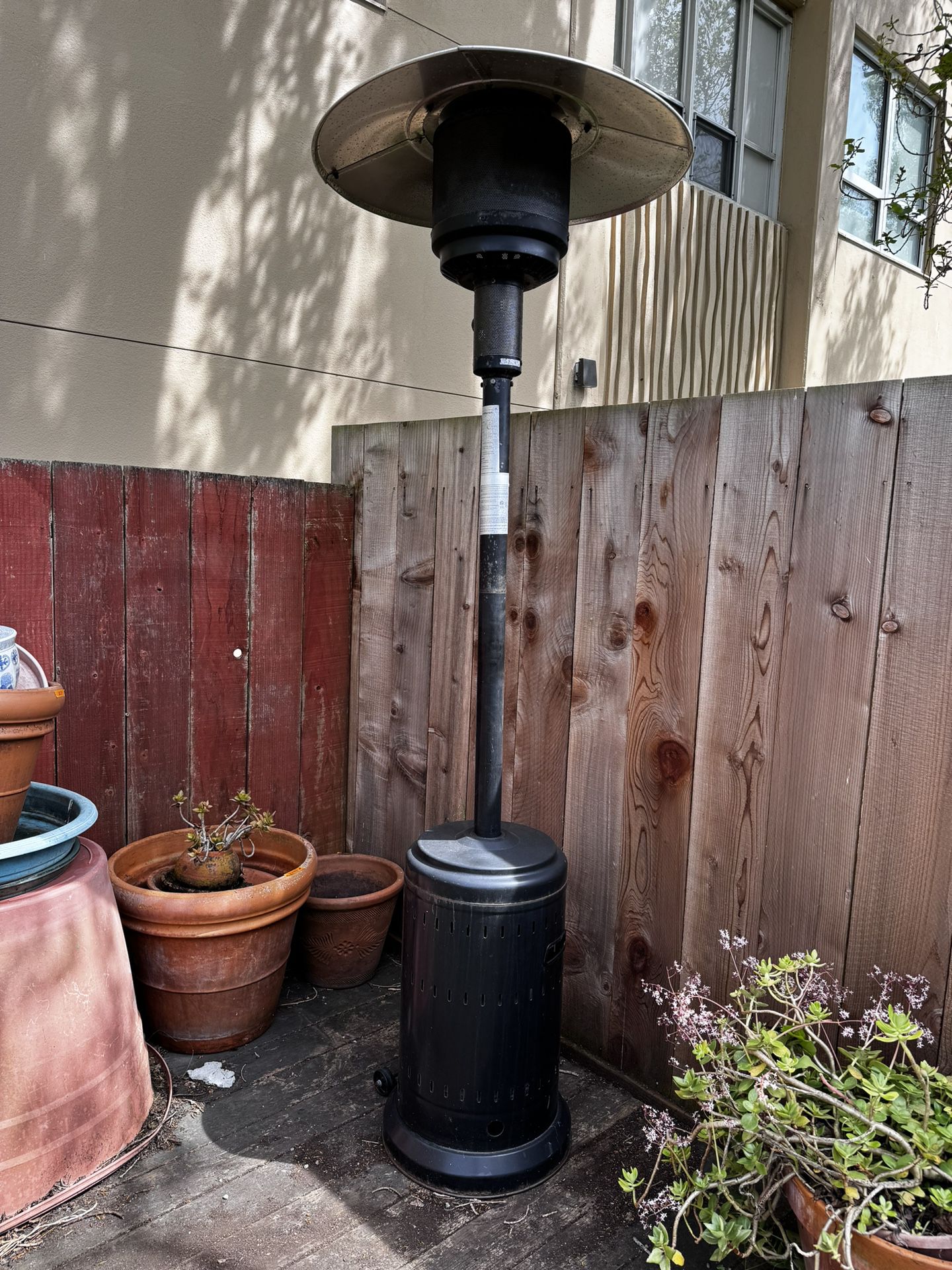 Outdoor Heat Lamp + Propane Tank 