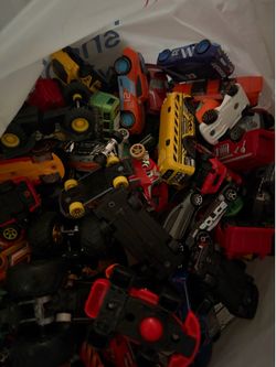 Free-mixed hot wheels, monster trucks, etc