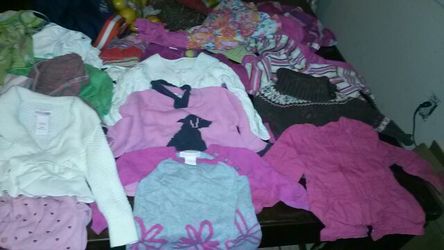 Baby gap almost new toddler size 12 months and 18/ 24 .. also 2T.. 15 piece for $35.