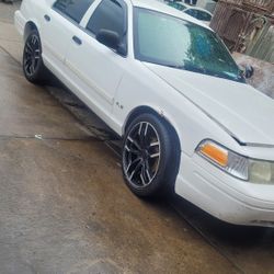 2010 Ford Crown Victoria