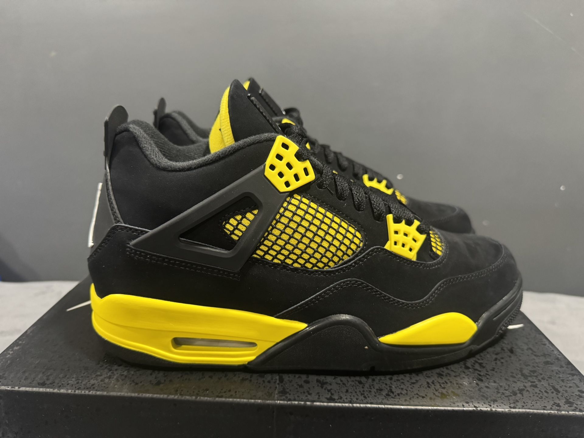 Air Jordan 4 Yellow Thunder