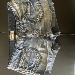 used women mudd shorts size 5 