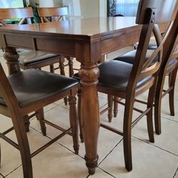 Dining Room Table & Chairs 