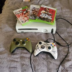 XBOX 360+ 2 CONTROLLERS+ 3GAMES