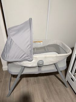 Graco Baby Bassinet with Canopy and vibration modes
