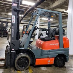 HEAVY DUTY TOYOTA forklift for sale 6600 lb 