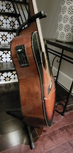  Alvarez RD26CE Regent Series dreadnought acoustic-electric guitar in a sunburst finis