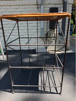 Wicker top metal base