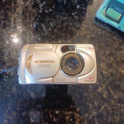 Olympus Digital Camera Camedia D-490 Zoom 2.1MP Silver Gold Tested