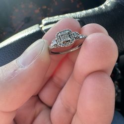 Size 6.5 Daniel Jewelers Engagement ring