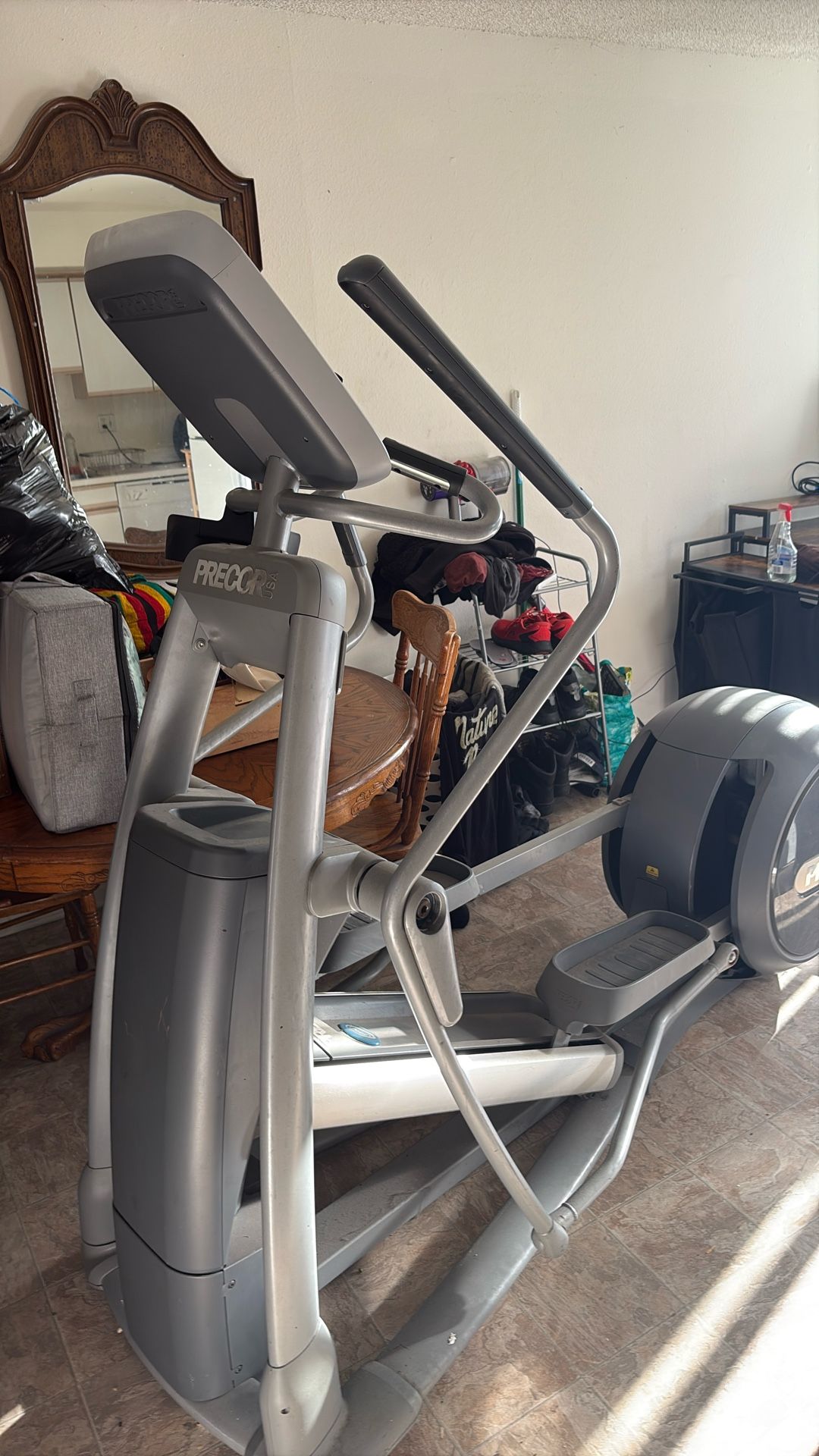 Precor Elliptical Machine EFX 576i