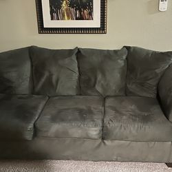 Comfortable 3-Seat Couch – Priced to Move