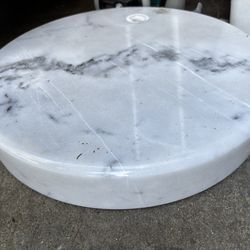 ⚪️White marble round display base with gray veining⚪️