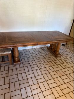 Table with 6 chairs