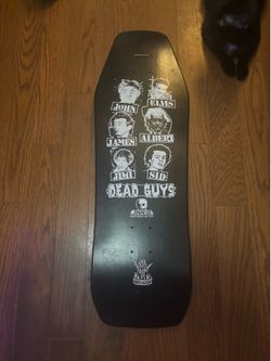 LayBack skull skates dead guys board