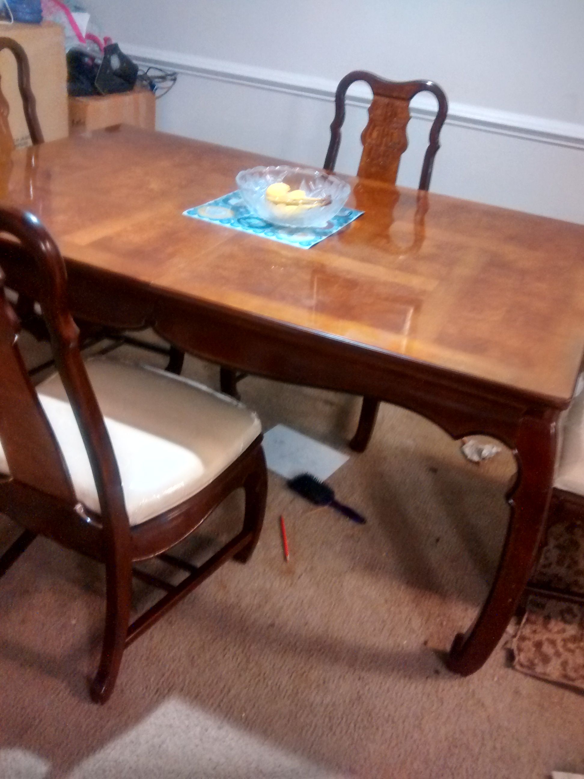 Reduced for quick sale! Dinning table with leaf