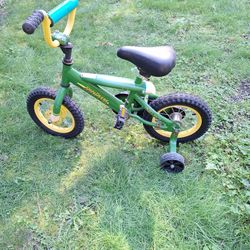 John D÷re 12 Inch Bike With Training Wheels