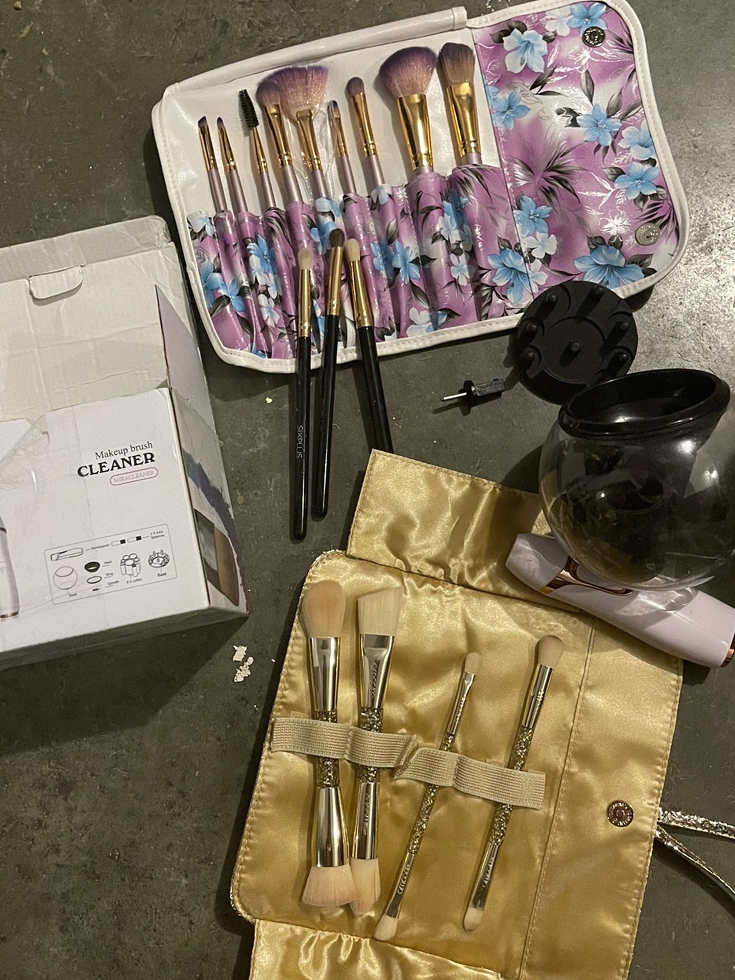 Makeup Brushes And Cleaner