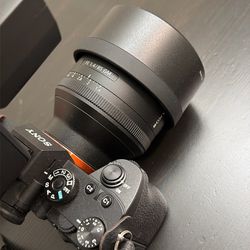Sony FE 85mm f/1.4 GM Lens