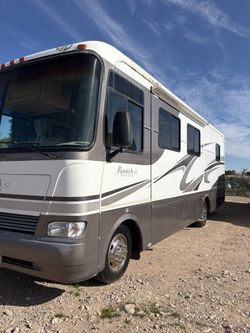 RV 30’ Monaco 2006 V10 With Two Slide outs 36k Miles, Very Clean!