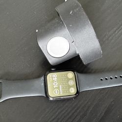 Apple Watch SE 2nd Gen (2022) - 44mm