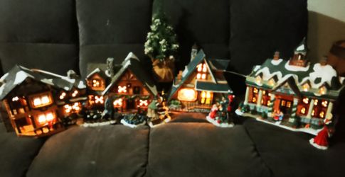 $65 For All! 4 Ceramic Houses Knott's And Mervyn's. 4 3 To 4 Inch Collector Figures. Both Vintage! 