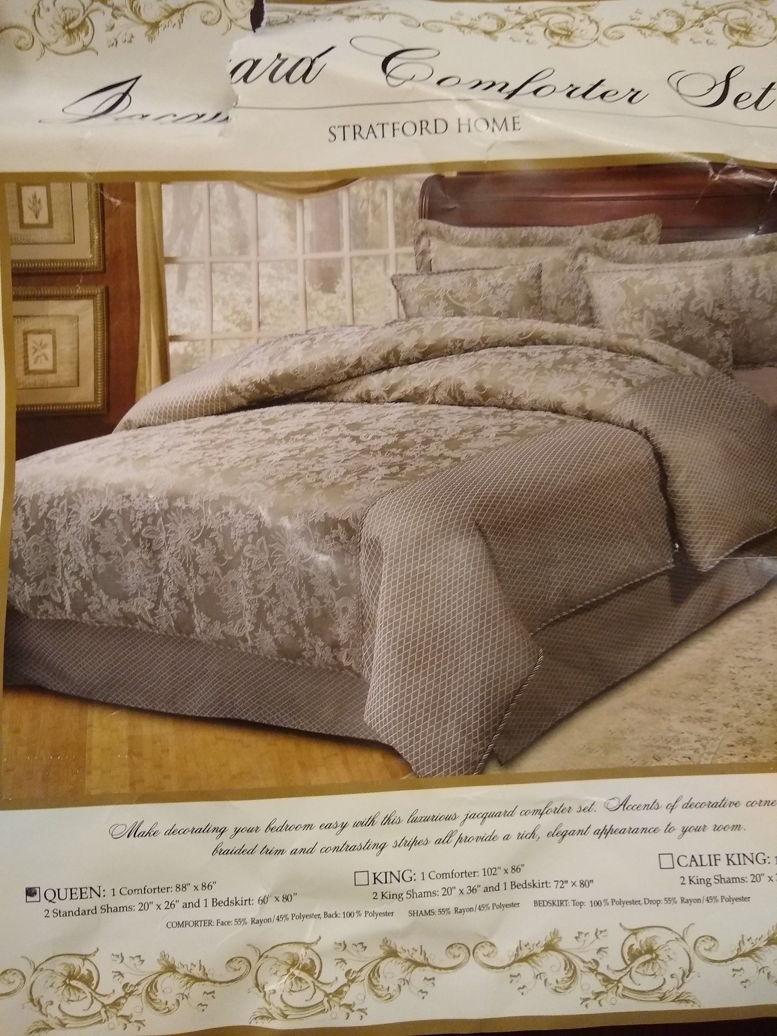 NEW 4 ps bed set, Comforter, Bedskirt 2 Standard Shams