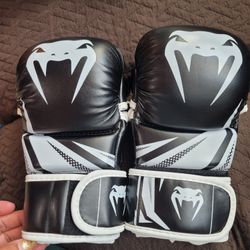 Venum Challanger.0 Sparring Gloves M