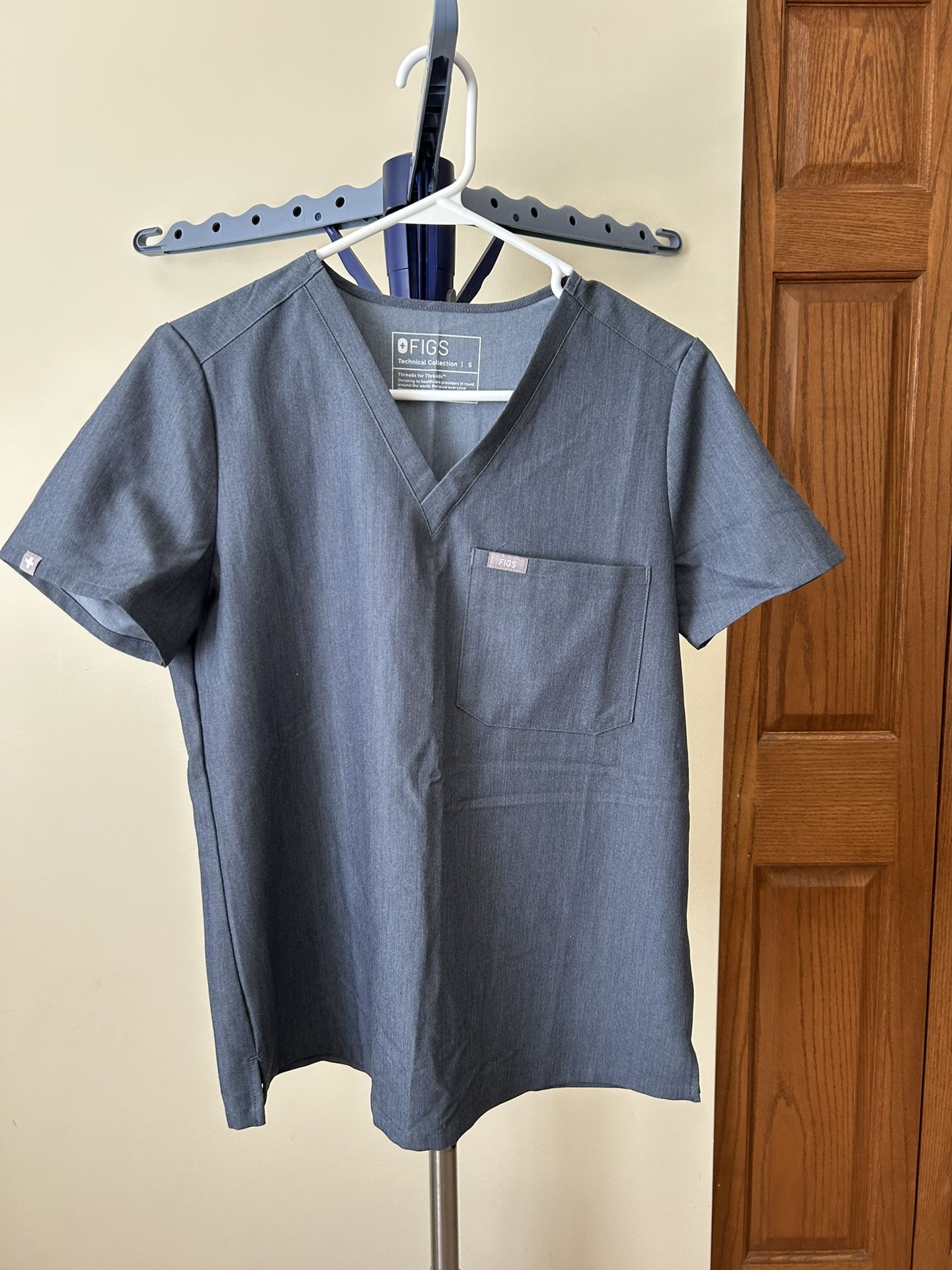 FIGS Scrub set
