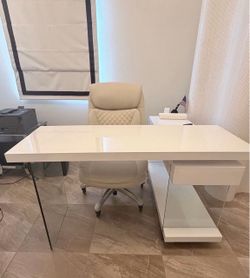 White Gloss Office Desk with Glass Legs