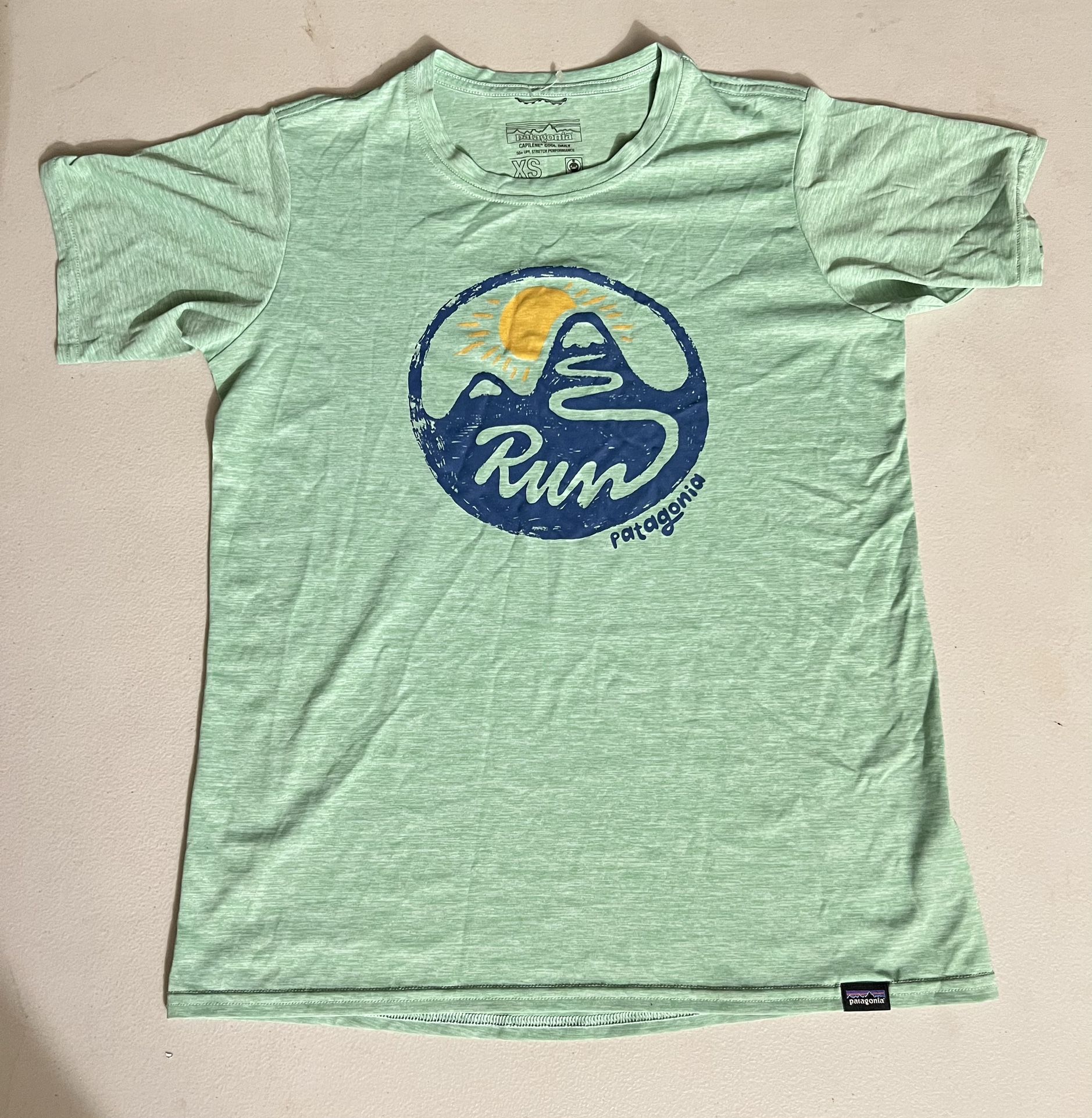 Patagonia Women's Capilene Cool Daily Graphic Shirt Tee Sz XS Green Run Mountain