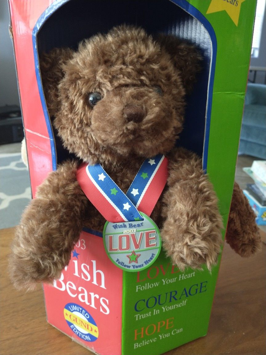 The 2003 Gund Limited Edition "Wish Bears" 3-Pack is a set of three 13" teddy bears in brown color with black eyes