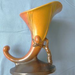 

Roseville Pottery Pine Cone Cornucopia Vase, Shape 422-8, Brown 


