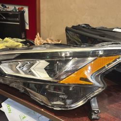 2019 And 2022 Nissan Altima Headlights Left