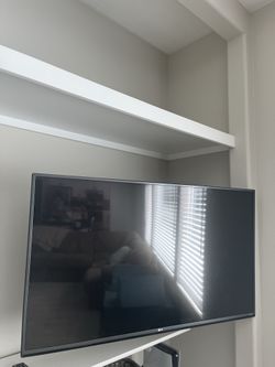 Tv and wall Mount