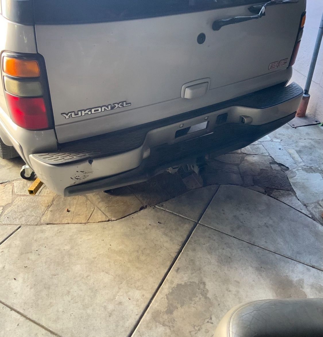 Yukon Denali XL 2005 ( Rear Bumper )