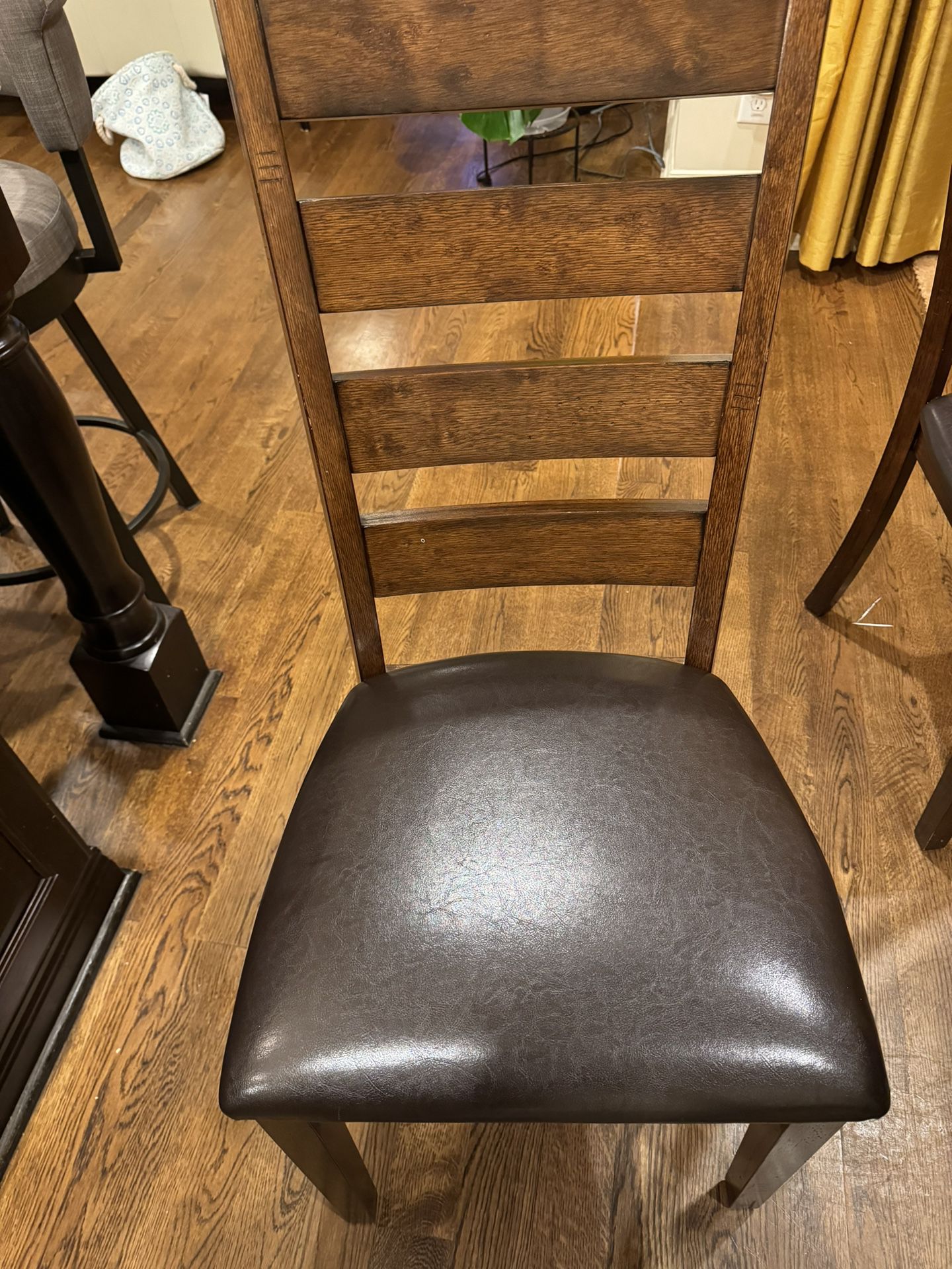 Set Of 8 Dining Room Chairs  $160 Total