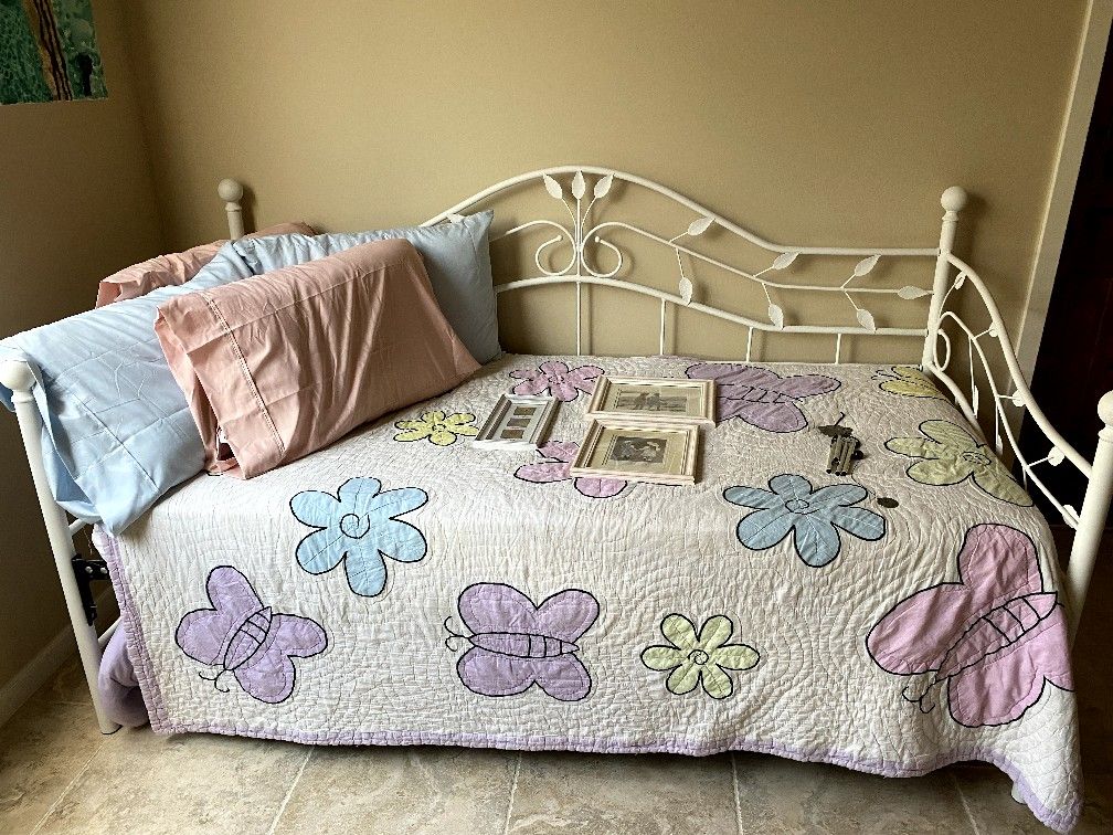 Twin Daybed/Trundle Bed With Mattresses And All Hardware