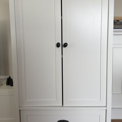 Beautiful White Storage Cabinet – Excellent Condition