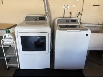 GE high efficiency washer and electric dryer