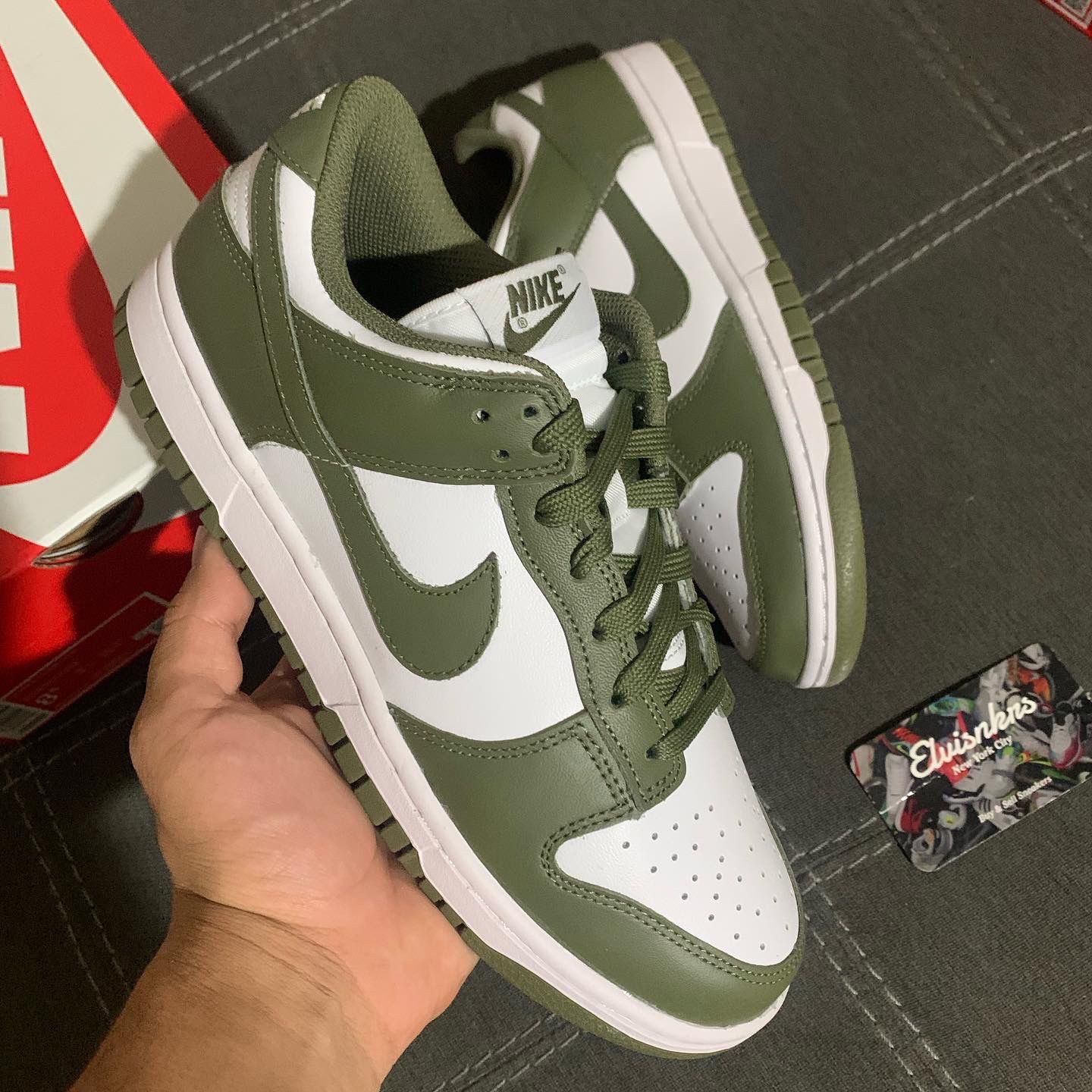 Nike Dunk Low Medium Olive Size 8.5w/7M White/Green 