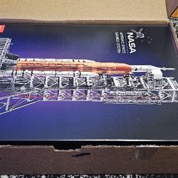 Lego NASA Artemis Space Launch System