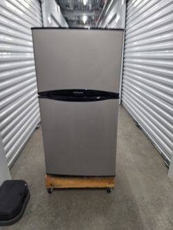 Apartment size refrigerator