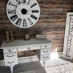 Beautiful Modern Style Desk