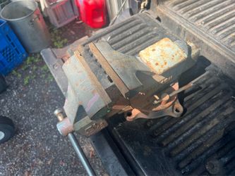 Super Gigantic 5 1/2” Bench Vise swivel base Craftsman