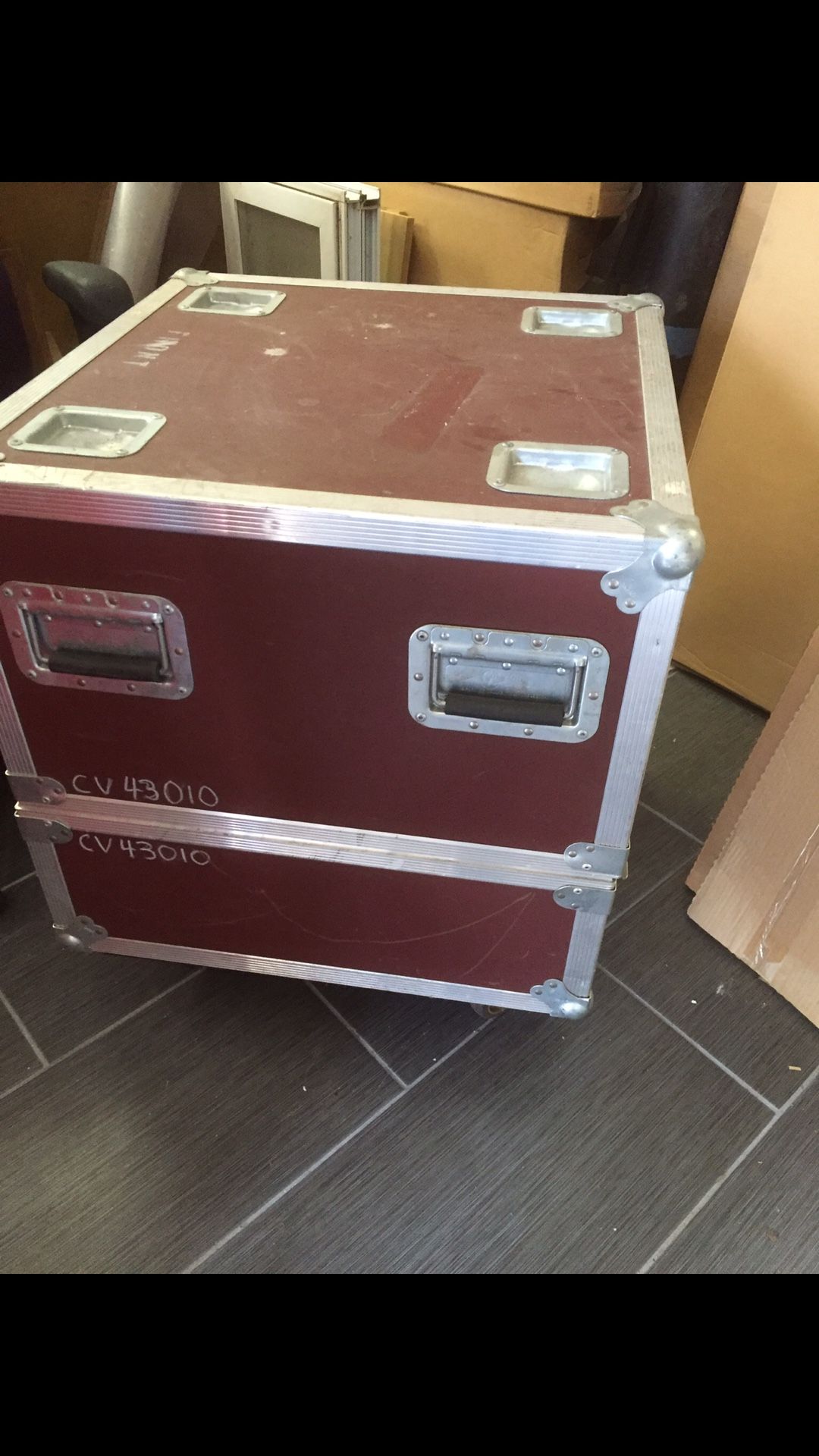 Hard case on wheels