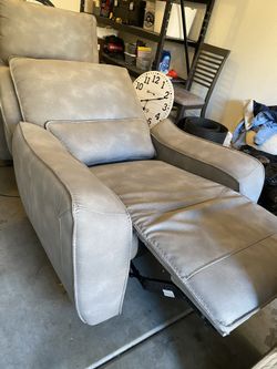 American furniture warehouse online recliners on sale