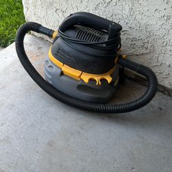 Stinger 2.5 Gallon Compact Wet/Dry Vacuum