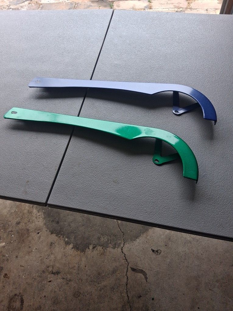 26-in Chain Guards Green And Blue 10.00$ Each
